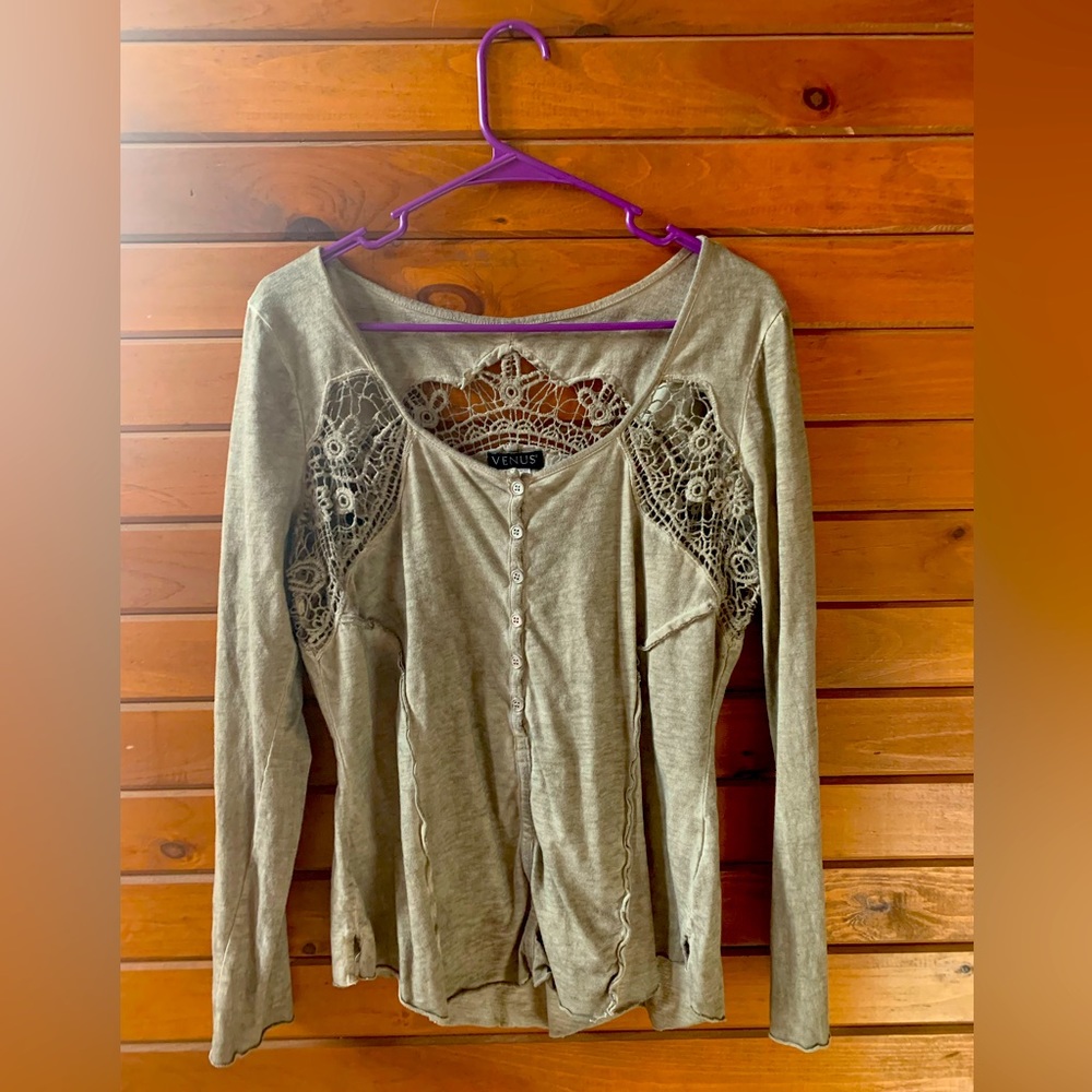 Women’s long sleeve shirt